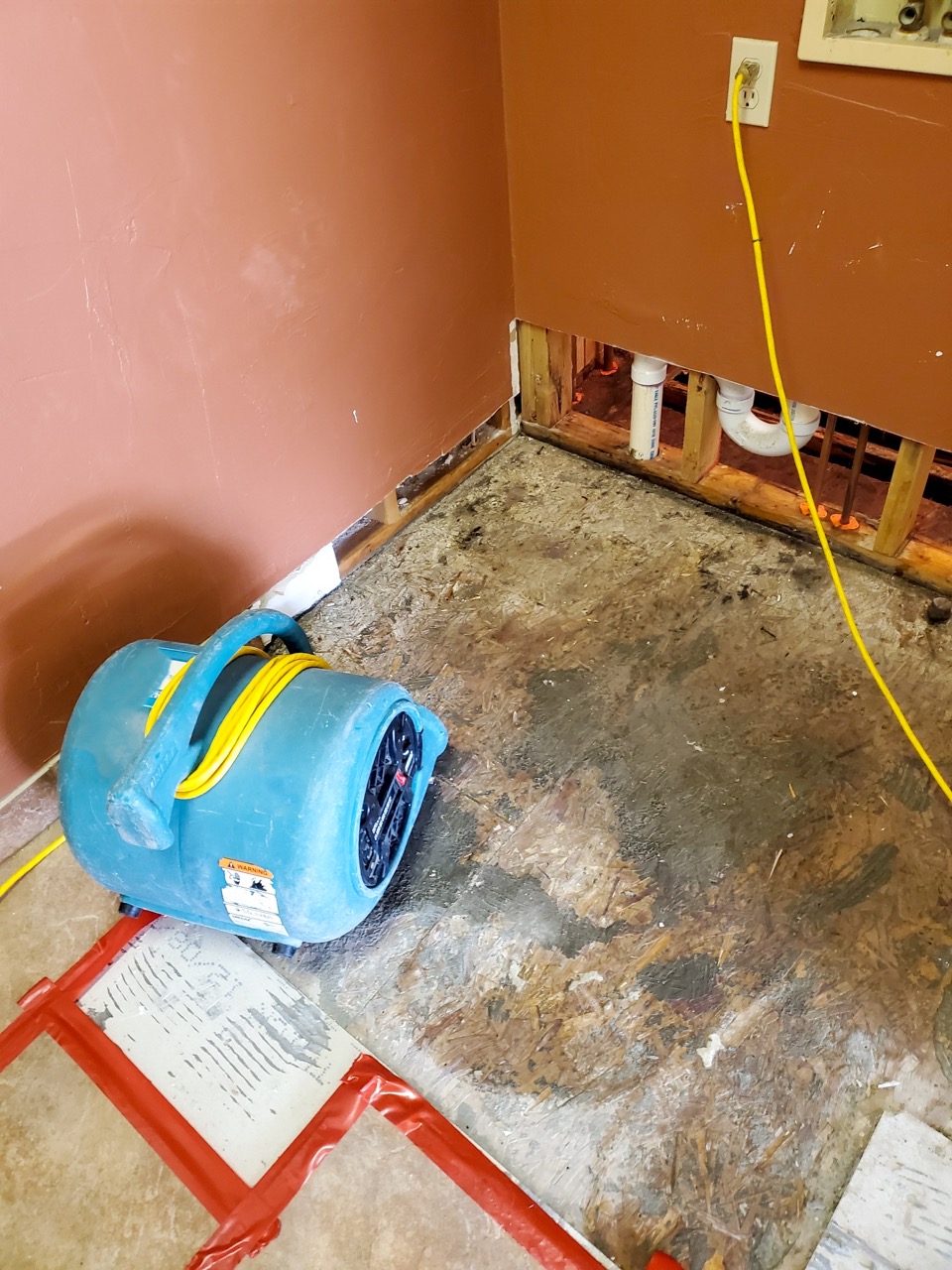 An air mover is doing out the framing and sub floor of a home after a water restoration job